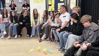 Bild: hdk
Bürgermeister Jörk Kaduk stand den Jugendlichen in Königstein Rede und Antwort