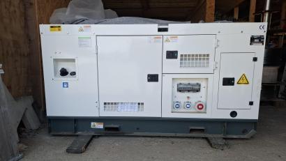 Bild: Thomas Kaufmann
Ein solches Notstromaggregat einer Firma aus Leverkusen, wie es bereits seit einigen Monaten in Immenreuth steht, bekommt nun auch die Stadt Tirschenreuth.