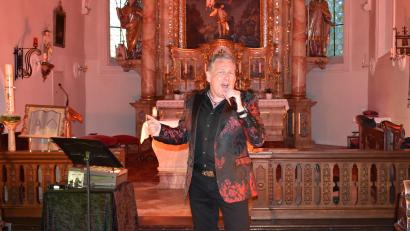Bild: rgr
Reiner Kowalski begeisterte beim Gospelkonzert "He Touched Me" in der Mariä-Himmelfahrtskirche in Grafenwöhr.