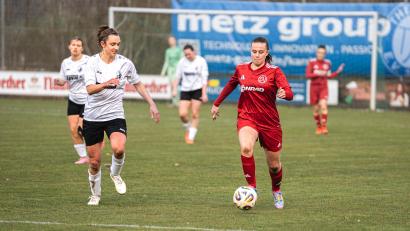 Archivbild: Hannah Dirscherl
Für Celina Kloß und den TSV Theuern läuft's aktuell nicht rund: Bei der Zweitliga-Reserve des FC Ingolstadt ging die Mannschaft mit 0:8 unter.