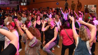 Archivbild: Petra Hartl
Ausgelassene Stimmung im Capitol als "Herzkammer" des Kneipen- und Disco-Revivals in Sulzbach-Rosenberg.