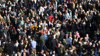 Bild: Felix Hörhager/dpa
Die Bevölkerung in Bayern wird wachsen - am meisten in Schwaben. (Symbolbild)