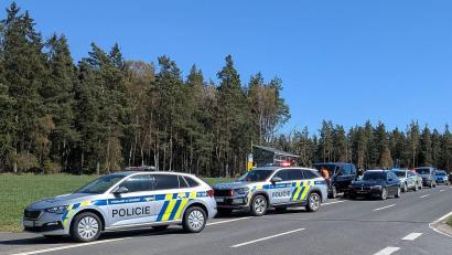 Symbolbild: Polizeiinspektion Waldsassen
Bayerische und tschechische Polizei üben eine grenzüberschreitende Verfolgung auf der B 299 bei Waldsassen.