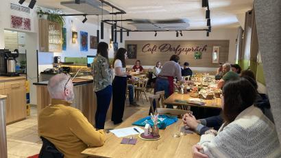 Bild: Stefanie Swann
Das Speed-Dating "Landwirt trifft Koch" fand im Café Dorfgespräch in Schalkenthan bei Hahnbach statt. Landwirte und Vertreter der Gastronomie saßen an einem Tisch.