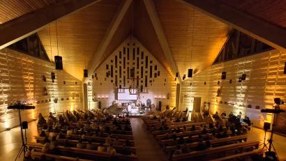 Bild: lep
Die Pfarreiengemeinschaft Eschenbach/Kirchenthumbach lud zum Gottesdienst der etwas anderen Art ein. Ein Kinogottesdienst zur "Prime Time".