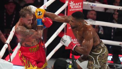 Bild: Lynne Sladky/AP/dpa
Anthony Joshua (r) kehrt in den Boxring zurück. (Archivbild)