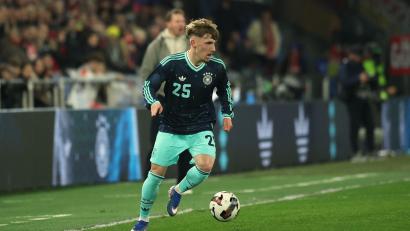 Bild: Christian Charisius/dpa
Dynamisch am Ball: Debütant Lennart Karl.