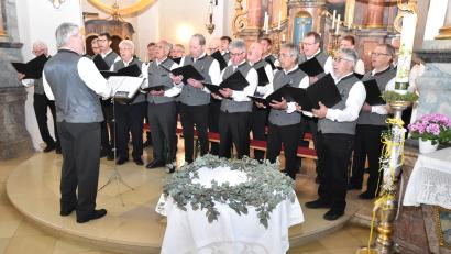 Bild: Norbert Weis
Unter der Leitung von Clemens Lindner präsentierte der Männergesangverein Illschwang einen breitgefächerten Querschnitt der musikalischen Fähigkeiten.