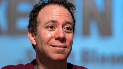 Archivbild: picture alliance / dpa
Kevin Sussman spielt Comicbookladen-Besitzer Stuart im neuen „The Big Bang Theory“-Spin-Off.