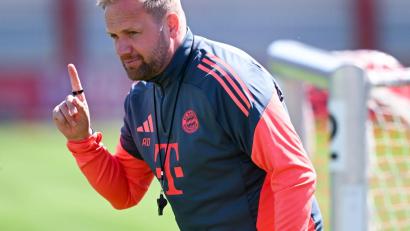 Bild: Sven Hoppe/dpa
Alles hört auf sein Kommando: Aaron Danks beim Abschlusstraining in Aktion.