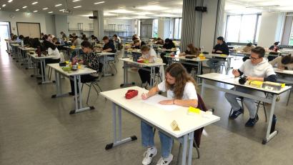 Bild: Klaus Schoefl
Erstes G9-Abitur nach den G8-Jahrgängen am Stiftland-Gymnasium Tirschenreuth.