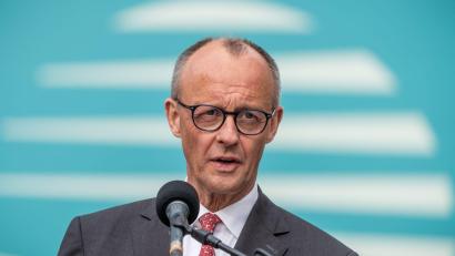 Bild: Michael Kappeler/dpa
Der Kanzler rechnet mit Einhaltung des selbstgesteckten Zeitplans.