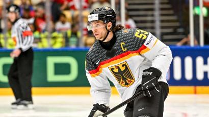 Bild: Andrea Branca/Just Pictures/dpa
Wird Moritz Seider rechtzeitig fit für die Eishockey-WM? (Archivbild)