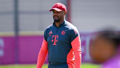 Bild: Sven Hoppe/dpa
Vincent Kompany kann in Paris nicht aktiv sein. Bayerns Cheftrainer ist gesperrt und muss auf der Tribüne zuschauen.