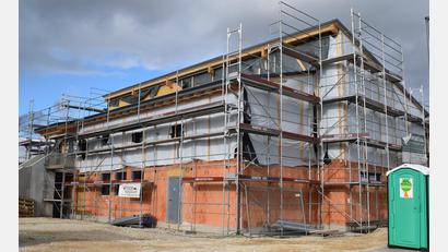 Bild: bnr
Der Neubau der Atemschutzwerkstatt inklusive Übungsstrecke schlägt im Haushalt 2026 mit 2,6 Millionen Euro zu Buche. Die Kosten sollen über Gebühren und Zuschüsse refinanziert werden.