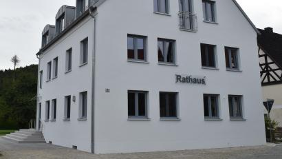 Bild: Norbert Weis
Die Beschäftigten im Illschwanger Rathaus sowie das Personal, das mit den Gemeinden Illschwang und Birgland in einem Arbeitsverhältnis steht, können in Zukunft die Vorzüge beim Kauf eines Fahrrads nutzen.