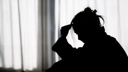 Bild: Julian Stratenschulte/dpa
Viele junge Menschen nutzen KI-Chatbots, um über seelische Probleme zu sprechen – Experten warnen vor Risiken. (Symbolbild)