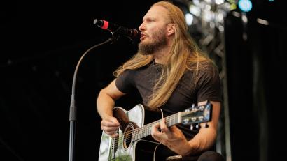 Bild: Benjamin Krauss/Krauss.Media
Colbinger, der Songwriter und Lyriker aus Süddeutschland, tritt im Kulturbahnhof Parapluie auf.
