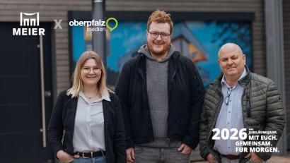 Bild: Oberpfalz-Medien / Sara Neidhardt / Ramona Hanisch
Christoph Meier (Bildmitte) sieht in der crossmedialen Beratung durch Eva-Maria Irlbacher und Bernhard Grießl einen echten Mehrwert für sein Unternehmen: "Oberpfalz Medien hilft mir perfekt bei der zielgruppengenauen Ansprache potenzieller Kunden. Und übernimmt die Arbeit für mich."