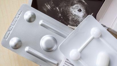 Bild: Hendrik Schmidt/dpa
Zum ersten Mal wurde bei Schwangerschaftsabbrüchen das Medikament Mifegyne häufiger genutzt als die Absaugmethode. (Archivbild)