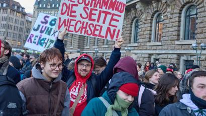 Bild: Georg Wendt/dpa
Tausende von Menschen gingen in den vergangenen Tagen auf die Straße, um für den Schutz von Frauen vor häuslicher und digitaler Gewalt zu demonstrieren. (Archivfoto)