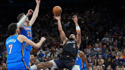 Bild: Ross D. Franklin/AP/dpa
Der Meister ist eine Runde weiter: Die Oklahoma City Thunder gewannen alle vier Spiele gegen Phoenix.