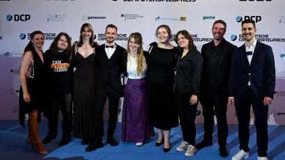 Bild: Sven Hoppe/dpa
Das Team von Paintbucket Games wurde für „The Darkest Files“ in den Kategorien bestes deutsches Spiel und bestes Serious Game ausgezeichnet.