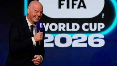 Bild: Chris Carlson/AP/dpa
Die FIFA verteilt bei der WM mehr Geld als zunächst geplant.