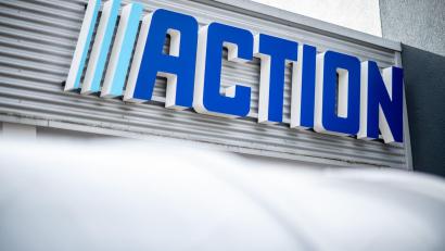 Bild: Fabian Strauch/dpa
Der 1993 gegründete Non-Food-Discounter Action aus den Niederlanden eröffnete 2009 seine erste deutsche Filiale. (Archivbild)