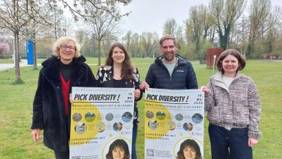 Bild: Lucy Lumley
Am 19. Mai feiert die Stadt Amberg wieder den Diversity-Tag. Im Bild von links: Bettina Hahn (Geschäftsführerin Evangelisches Bildungswerk Oberpfalz), Nadine Gräml (Gleichstellungsbeauftragte Stadt Amberg), Michael Fritz (künftiger Oberbürgermeister der Stadt Amberg) und Katrin Bäumler (Partnerschaft für Demokratie Amberg).