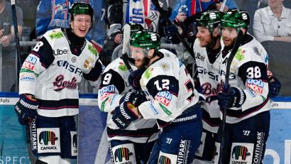 Bild: Uwe Anspach/dpa
Traf am Dienstagabend dreifach: Berlins Eric Mik.