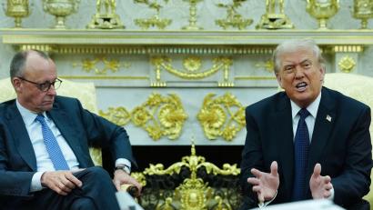 Archivbild: Kay Nietfeld/dpa
US-Präsident Trump greift Bundeskanzler Merz an.