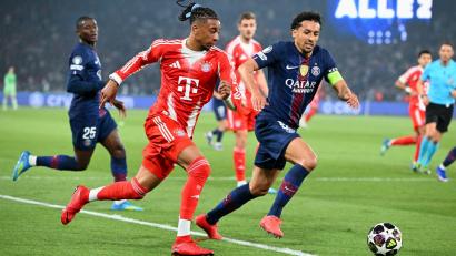 Bild: Federico Gambarini/dpa
Hohes Tempo, viele Tore: Michael Olise (l) und die Bayern lieferten in Paris ein Spektakel.