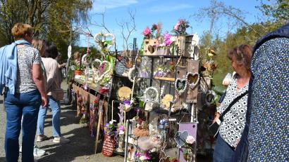 Bild: gi
Beim Gartenmarkt in Moosbach gab es sehr viele Dekoartikel für Haus und Garten zu entdecken.