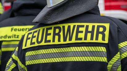 Bild: Daniel Vogl/dpa
Die Feuerwehr sicherte das Gebäude nach dem automatisch ausgelösten Feueralarm. (Symbolbild)