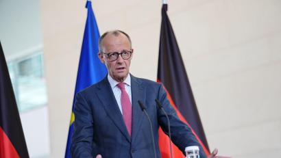 Bild: Kay Nietfeld/dpa
Bundeskanzler Merz sieht das Verhältnis zu US-Präsident Trump weiter als gut an.