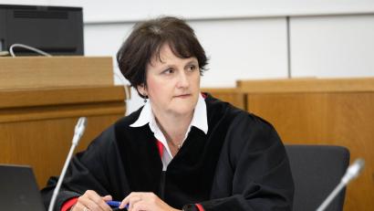 Bild: Sina Schuldt/dpa-Pool/dpa
Die Staatsanwaltschaft fordert im Prozess gegen die ehemalige RAF-Terroristin Daniela Klette eine lange Haftstrafe. (Archivbild)