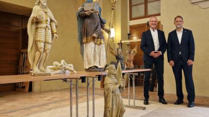 Bild: -/Bayerisches Landeskriminalamt/dpa
Die Rückgabe der Skulpturen fand in Prag statt.