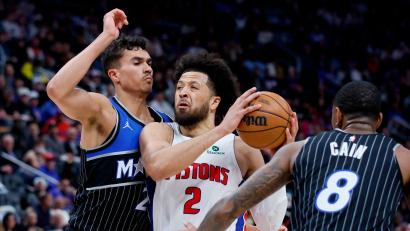 Bild: Duane Burleson/AP/dpa
Tristan da Silva (l) konnte Cade Cunningham nicht aufhalten.