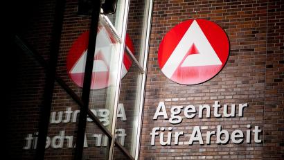 Bild: Hauke-Christian Dittrich/Deutsche Presse-Agentur GmbH/dpa
Die Zahl der Arbeitslosen in Deutschland ist im April nur geringfügig gesunken. (Archivbild)