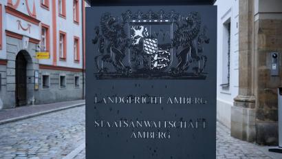 Symbolbild: jut
Vor einer Strafkammer am Landgericht Amberg müssen sich drei Männer wegen gefährlicher Körperverletzung verantworten