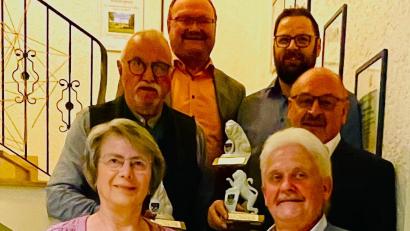 Bild: Gerhard Krones
Mit einer Laudatio von Bürgermeister Uwe König (ganz oben) wurden (von vorne links) Erika Urban, Oskar Götz, Heinrich Müller, Johannes Ott und Thomas Lederer verabschiedet.