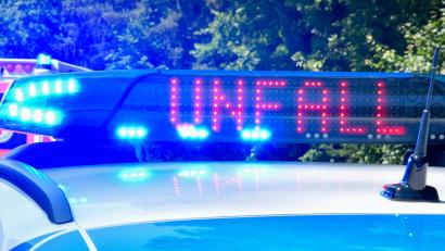 Symbolbild: Petra Hartl
Die untergehende Sonne blendete laut Polizei eine der Autofahrerinnen, die am Mittwoch bei einem Unfall in Tirschenreuth verletzt wurden.