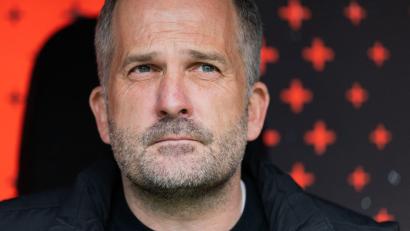 Bild: Rolf Vennenbernd/dpa
Schielt auf Platz neun in der Liga: Manuel Baum. (Archivbild)
