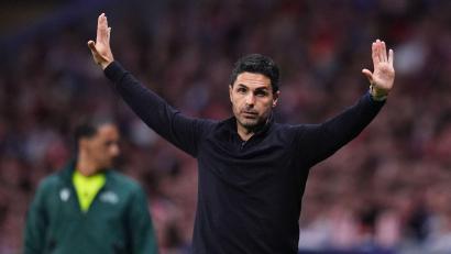 Bild: Manu Fernandez/AP/dpa
Arsenals Trainer Mikel Arteta regt sich über einen zurückgenommenen Elfmeter auf.
