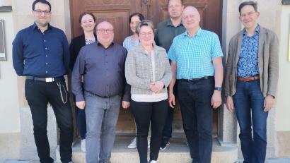 Bild: amö
Die Vertreter der letzten Schulverbandssitzung: Kommissarischer Schulleiter Josef-Benedikt Kugler, Kämmerin Regina Hildebrand, Geschäftsstellenleiter Anton Brand, Anja Ried, Bürgermeisterin Sonja Meier, Schulverbandsmitglied Andreas Sorgenfrei, Bürgermeister Walter Schauer und Schulleiter Lothar Drachsler (von links).