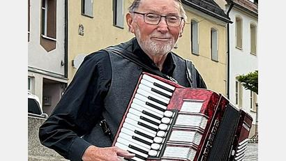 Bild: G. Bayerl 
Hermann Schremls letzter Auftritt mit den "Stodtbergsait'n" war beim Benefizkonzert "Musik im März".