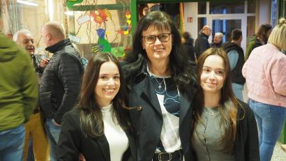 Bild: upl
Mit ihren Töchtern Nadine (links) und Sabrina (rechts) hat Barth ein enges Verhältnis, auch wenn sie nicht mehr in Auerbach wohnen.