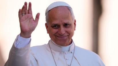 Bild: Alessandra Tarantino/AP/dpa
Eine ARD-Doku beleuchtet Papst Leo rund ein Jahr nach seiner Wahl. (Archivbild)