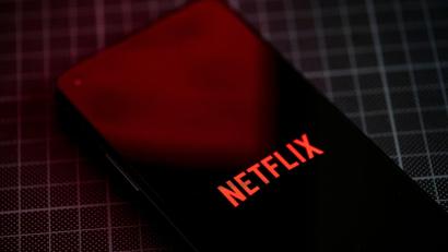 Bild: Fabian Sommer/dpa
Nutzer der Netflix-App werden Clips im Hochformat zu sehen bekommen. (Archivbild)
